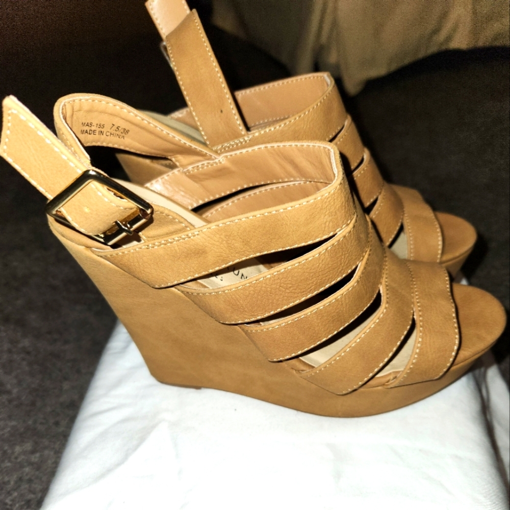 Chinese laundry wedge shoe